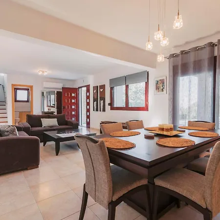 Villa Cicada Koszkinú