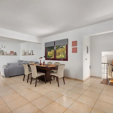 Cicada Villa Koszkinú